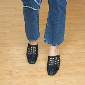 Loq handwoven black mules